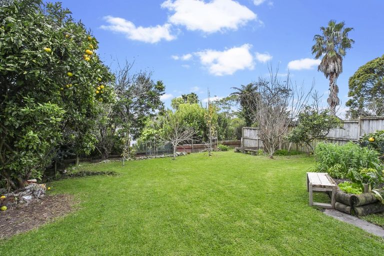 Photo of property in 20 Cron Avenue, Te Atatu South, Auckland, 0610