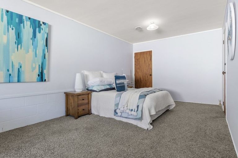 Photo of property in 203 Chelsea View Drive, Chatswood, Auckland, 0626