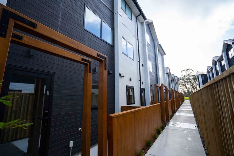 Photo of property in 1/24 Yeovil Road, Te Atatu Peninsula, Auckland, 0610