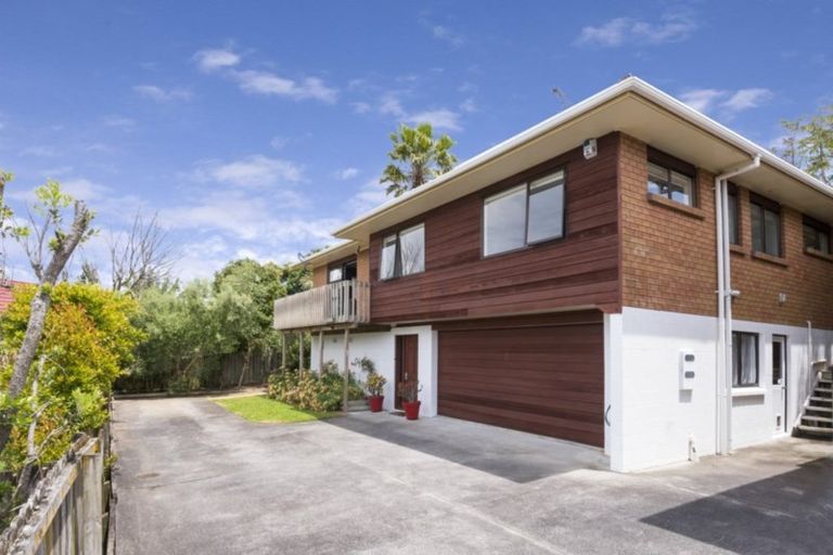 Photo of property in 2/98 Gosford Drive, Botany Downs, Auckland, 2010