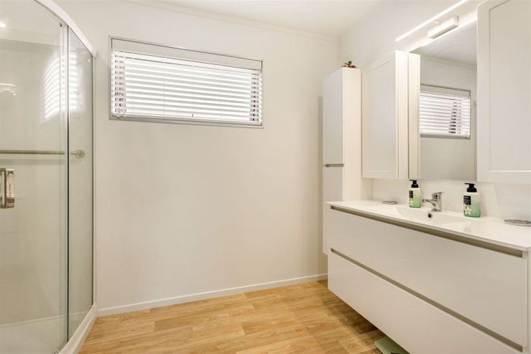 Photo of property in 176 Royal Road, Massey, Auckland, 0614