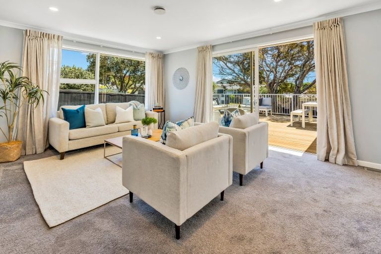 Photo of property in 17 Advene Road, Cockle Bay, Auckland, 2014