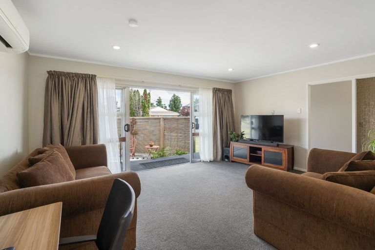 Photo of property in 5 Glengowan Place, Conifer Grove, Takanini, 2112