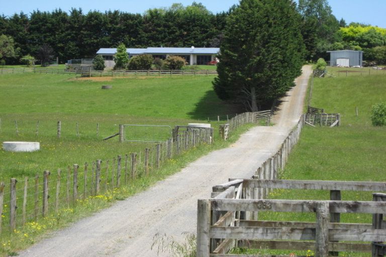 Photo of property in 383 Waihoehoe Road, Drury, 2577