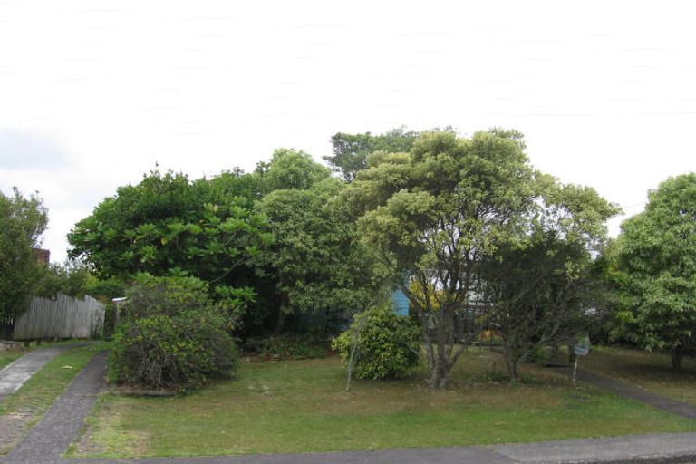 Photo of property in 13 Saffron Street, Birkdale, Auckland, 0626