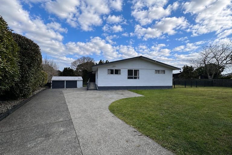 Photo of property in 121 Awaroa Road, Helensville, 0800