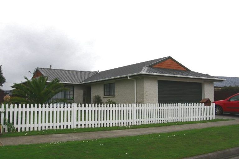 Photo of property in 100 Rhodes Drive, Kelvin Grove, Palmerston North, 4414
