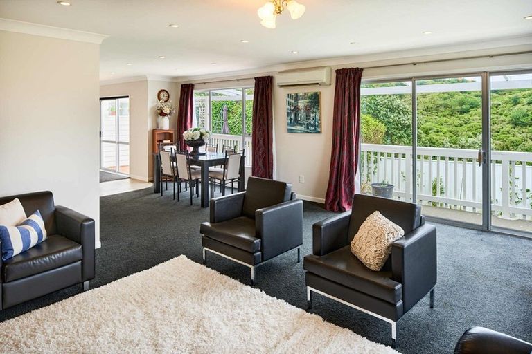 Photo of property in 28 Turriff Crescent, Tawa, Wellington, 5028