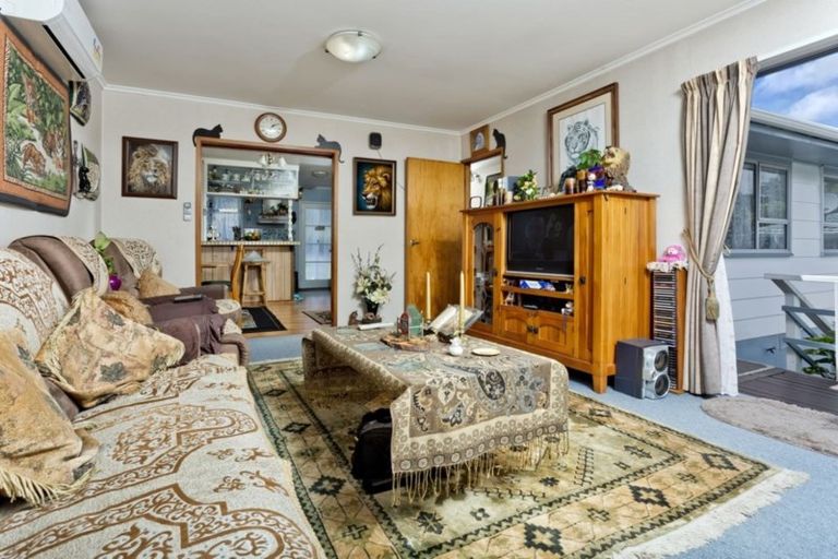 Photo of property in 71 Salamanca Road, Sunnynook, Auckland, 0620