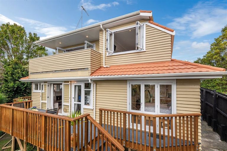 Photo of property in 113 Carlisle Road, Torbay, Auckland, 0632