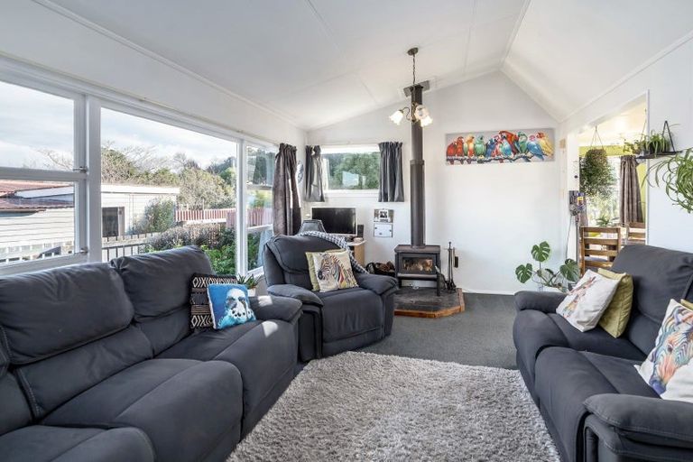 Photo of property in 9 Skipage Grove, Featherston, 5710