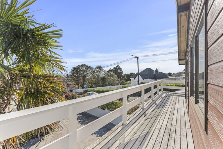 Photo of property in 10 Ridge Lane, New Plymouth, 4310