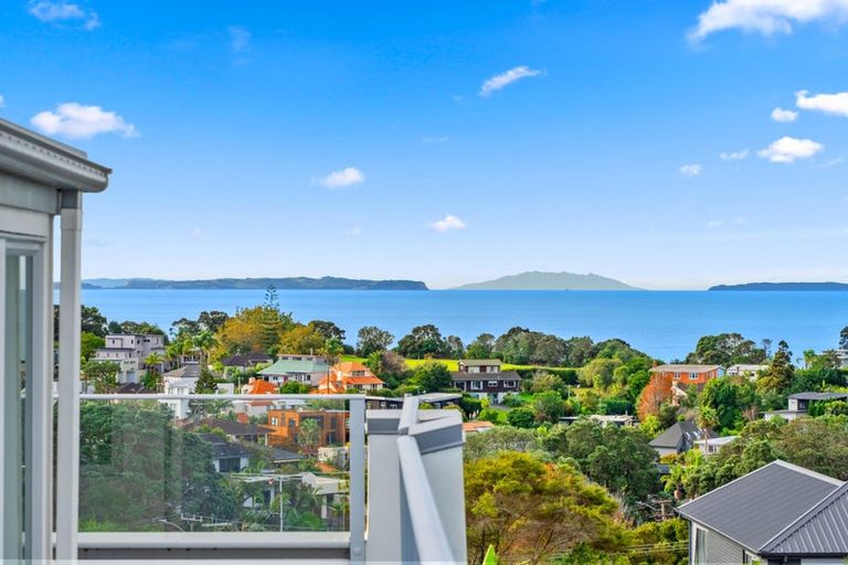 Photo of property in 5b Rahopara Street, Castor Bay, Auckland, 0620