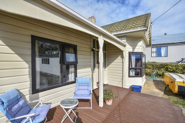 Photo of property in 5 Athol Place, Ravensbourne, Dunedin, 9022