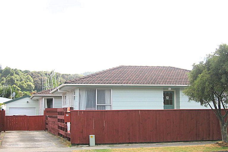 Photo of property in 1/15 Gemstone Drive, Birchville, Upper Hutt, 5018