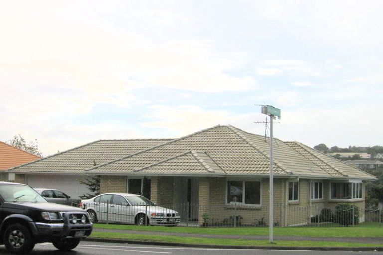 Photo of property in 2/246 Cascades Road, Botany Downs, Auckland, 2010