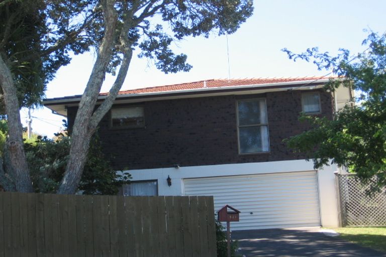 Photo of property in 1/521 Beach Road, Murrays Bay, Auckland, 0630
