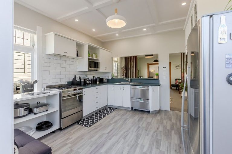 Photo of property in 9 Wha Street, Lyall Bay, Wellington, 6022