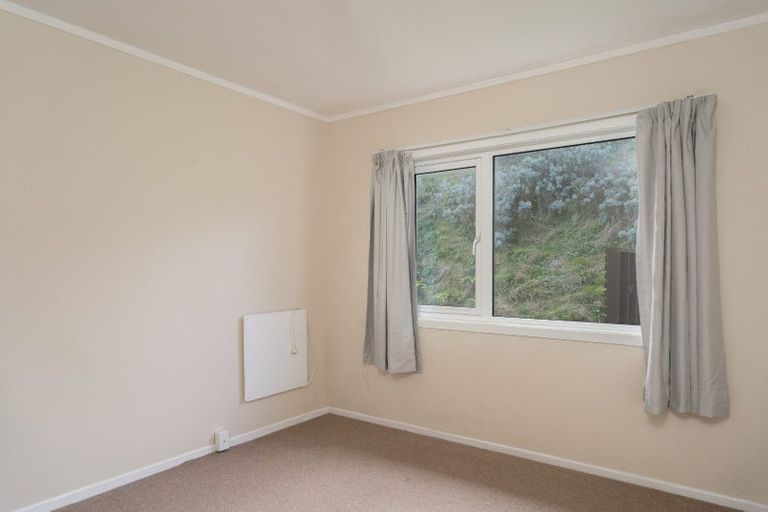 Photo of property in 9 Chetwode Grove, Newlands, Wellington, 6037