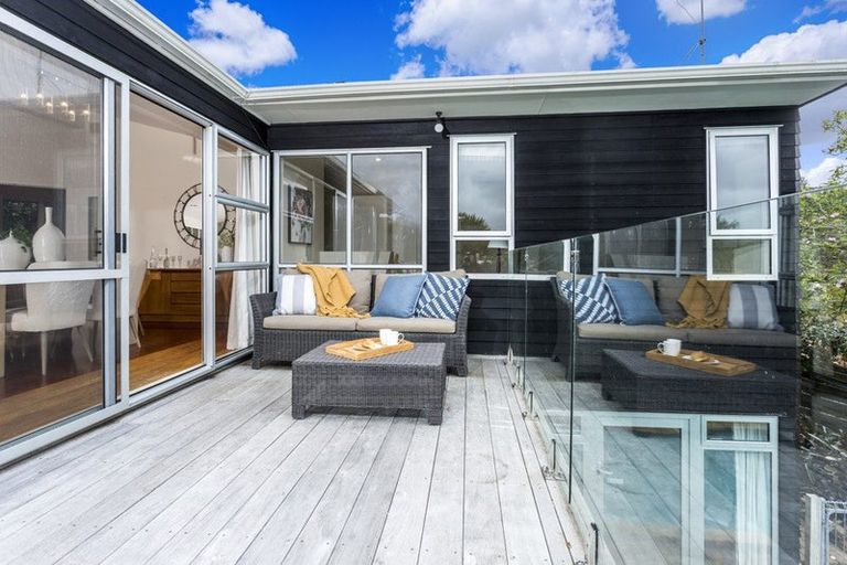 Photo of property in 19 Valerie Crescent, Okura, Albany, 0792