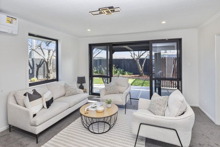 Photo of property in 2 Cutts Road, Russley, Christchurch, 8042