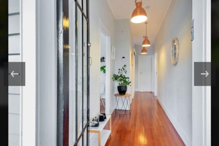 Photo of property in 2/24 Miller Road, Mangere Bridge, Auckland, 2022