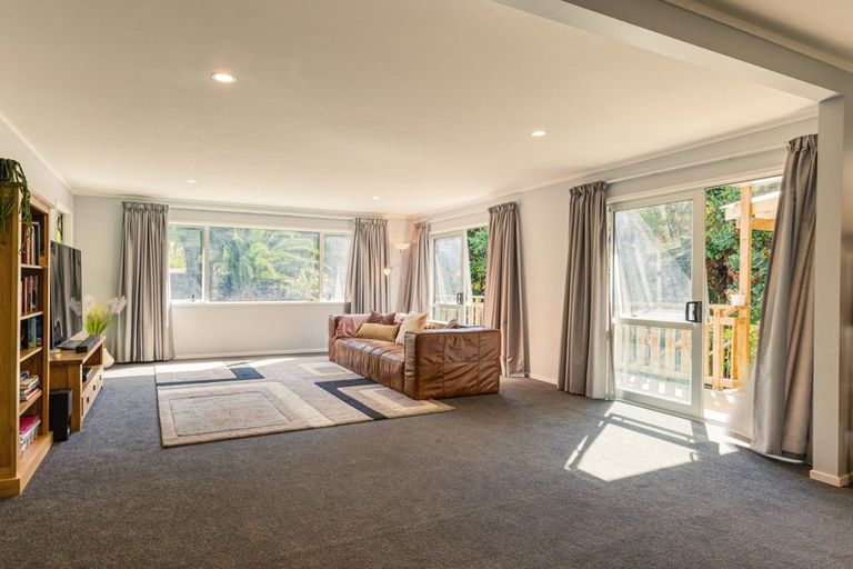 Photo of property in 35 Great North Road, Riverhead, 0820