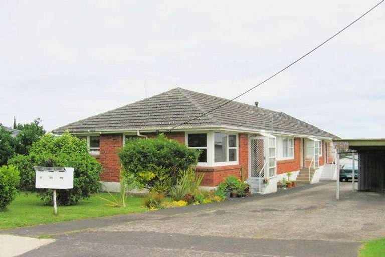 Photo of property in 2/2 Archibald Road, Kelston, Auckland, 0602