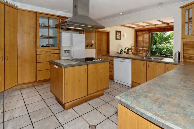 Photo of property in 31 Napuka Road, Henderson Valley, Auckland, 0612