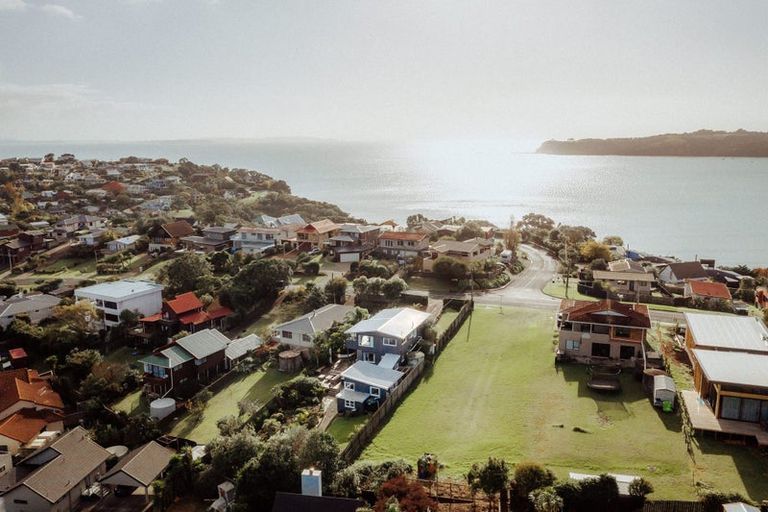 Photo of property in 22 Melandra Road, Stanmore Bay, Whangaparaoa, 0932