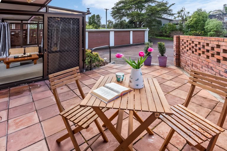 Photo of property in 2/83 Uxbridge Road, Cockle Bay, Auckland, 2014