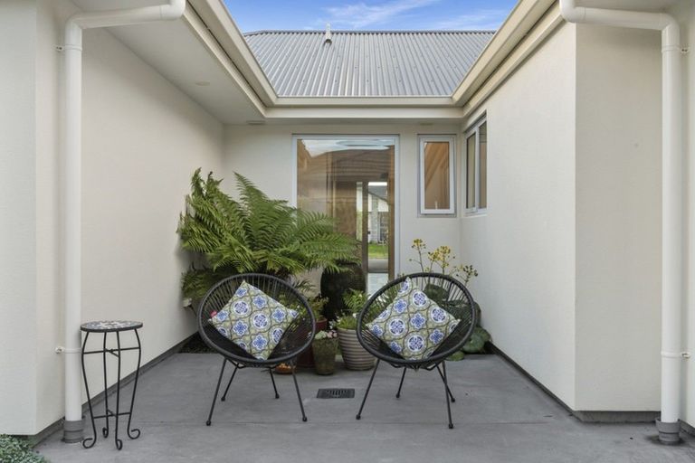 Photo of property in 74 Penetaka Heights, Pyes Pa, Tauranga, 3112