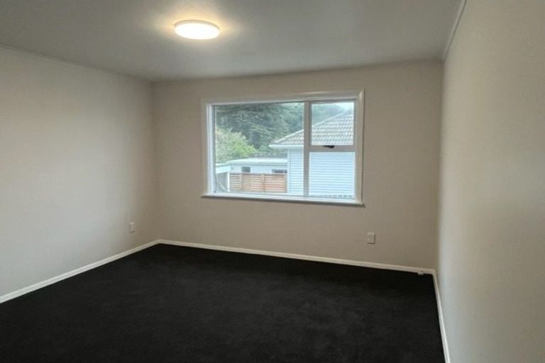 Photo of property in 44 Redwood Avenue, Tawa, Wellington, 5028