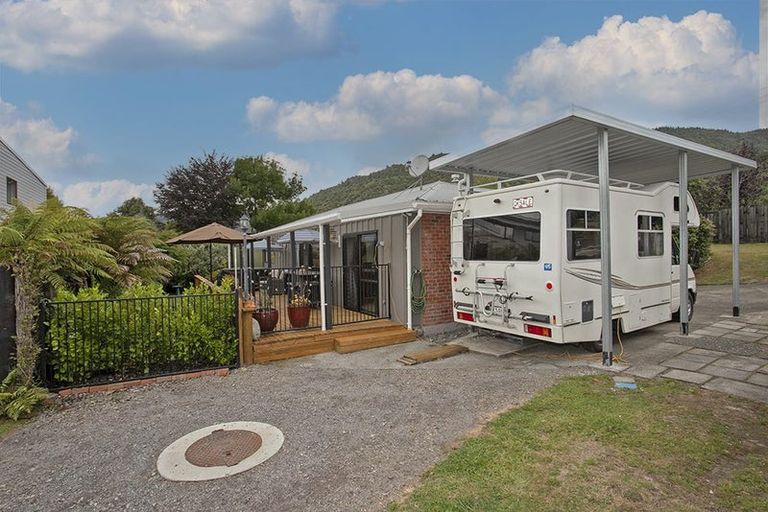 Photo of property in 2 Emery Road, Rotoiti Forest, Rotorua, 3074