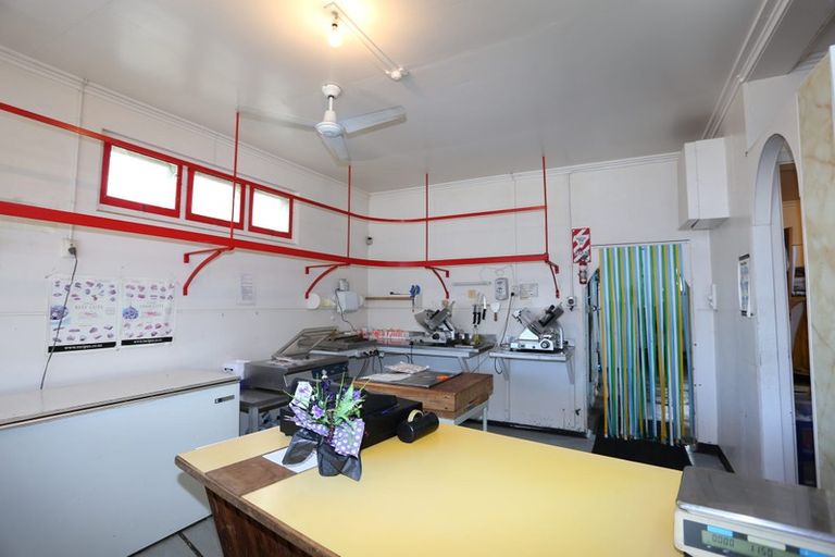 Photo of property in 25 Library Road, Te Karaka, 4022