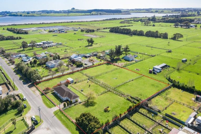 Photo of property in 140 Mako Mako Road, Levin, 5510