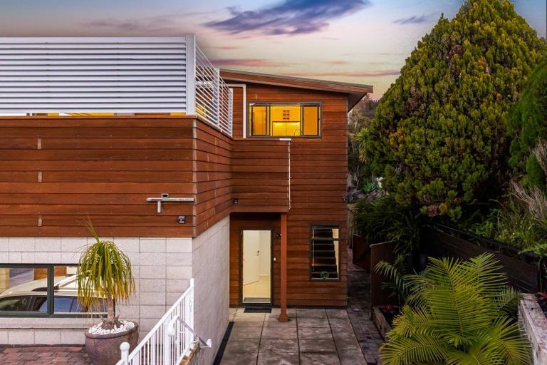 Photo of property in 35 Masterton Road, Rothesay Bay, Auckland, 0630