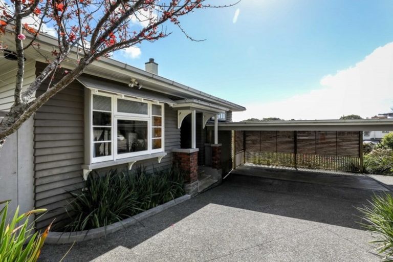 Photo of property in 42 Carrington Street, Lower Vogeltown, New Plymouth, 4310