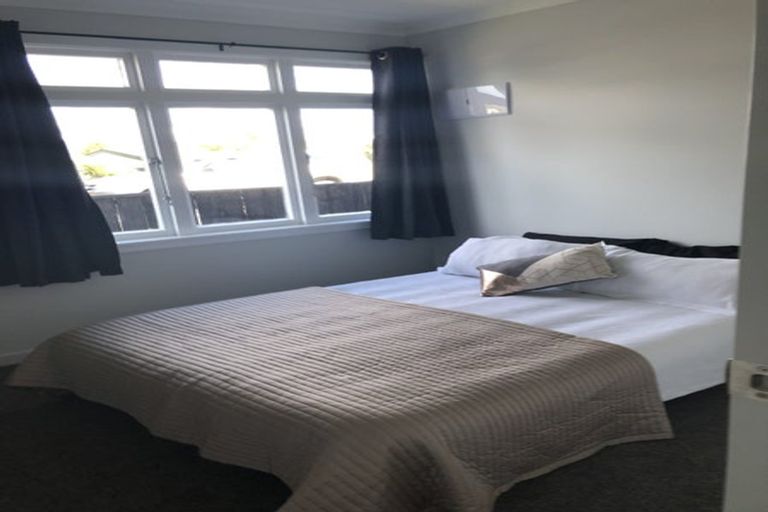 Photo of property in 17 Bluegum Road, Paraparaumu Beach, Paraparaumu, 5032