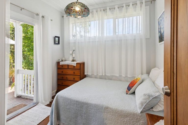 Photo of property in 15 Pomare Road, Russell, 0202