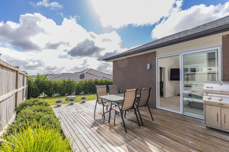 Photo of property in 69 Nobilo Road, Kumeu, 0810