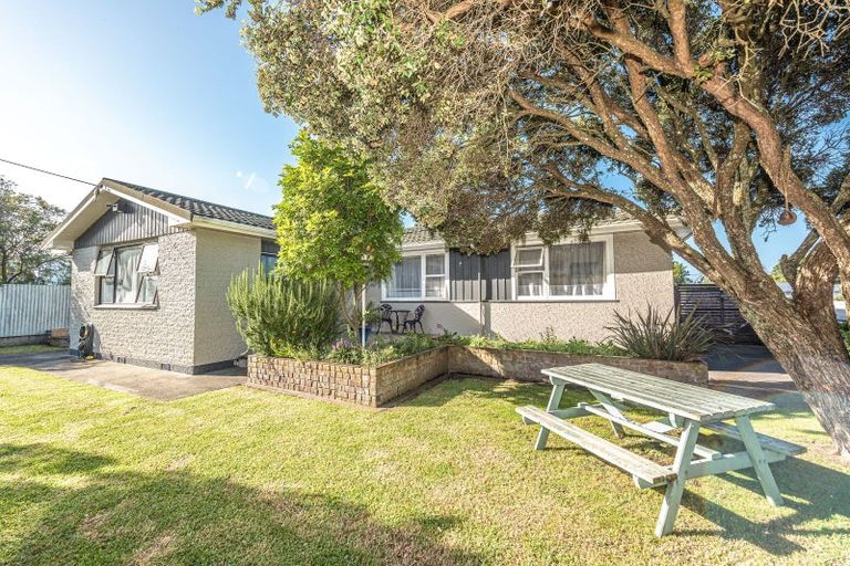 Photo of property in 12 Kowhai Street, Castlecliff, Whanganui, 4501
