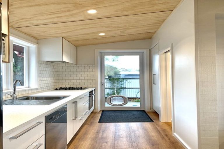 Photo of property in 53 Oxley Avenue, St Albans, Christchurch, 8014