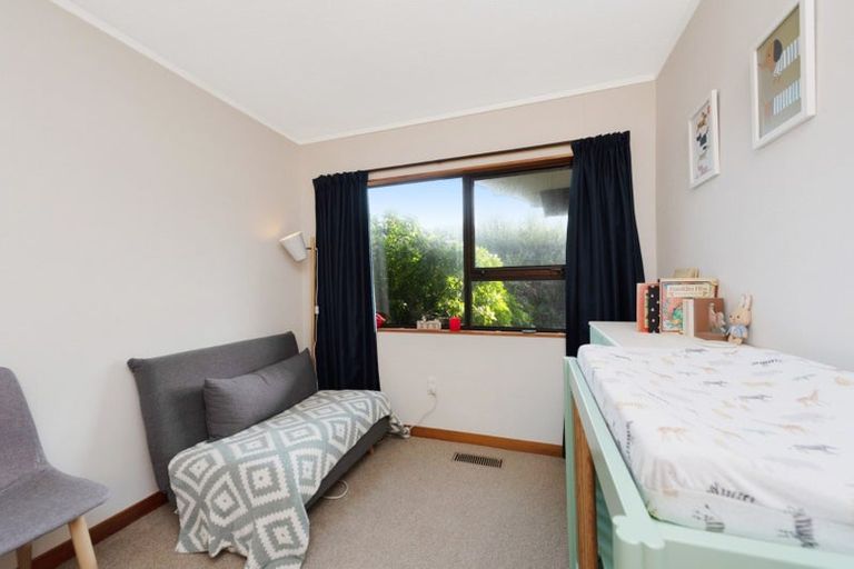 Photo of property in 16a Parklands Drive, Karori, Wellington, 6012