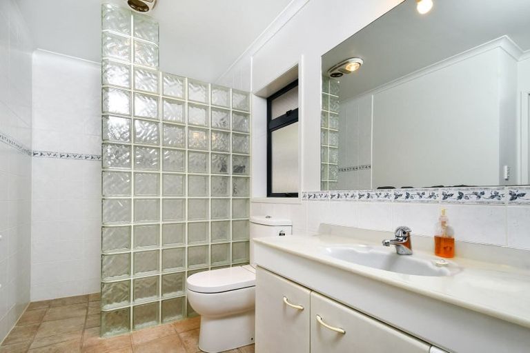 Photo of property in 11 Rosetti Rise, West Harbour, Auckland, 0618