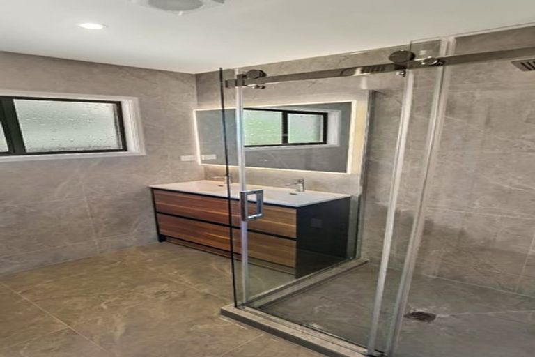 Photo of property in 2/27 Waitemata Road, Hauraki, Auckland, 0622