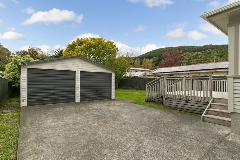 Photo of property in 29 Collins Avenue, Tawa, Wellington, 5028