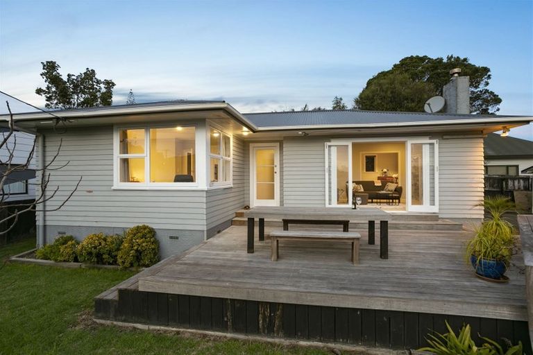 Photo of property in 1/2 Hughes Terrace, Te Atatu Peninsula, Auckland, 0610