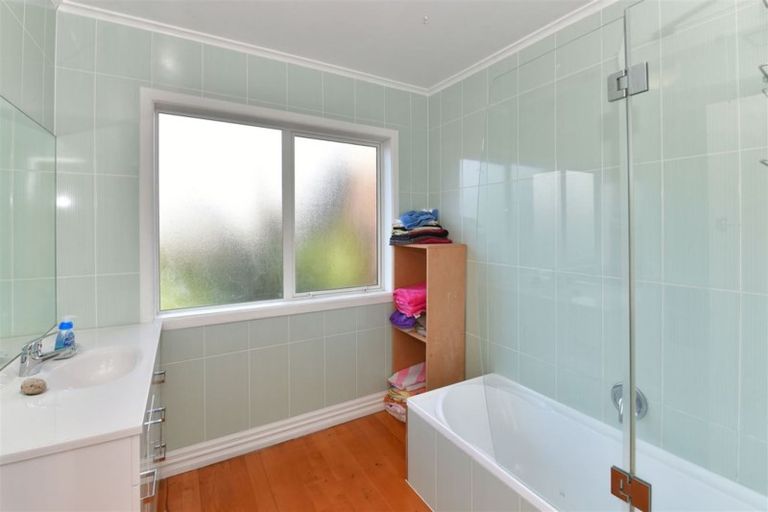 Photo of property in 47 Wade River Road, Stanmore Bay, Whangaparaoa, 0932