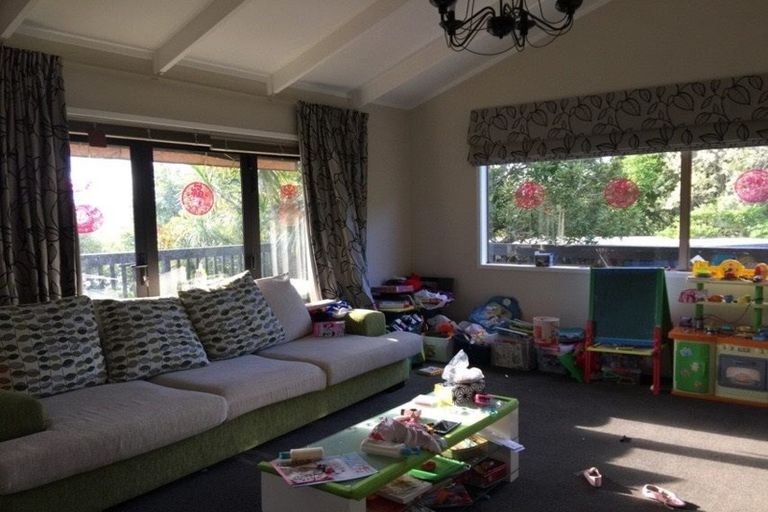 Photo of property in 6 Longwood Place, Forrest Hill, Auckland, 0620